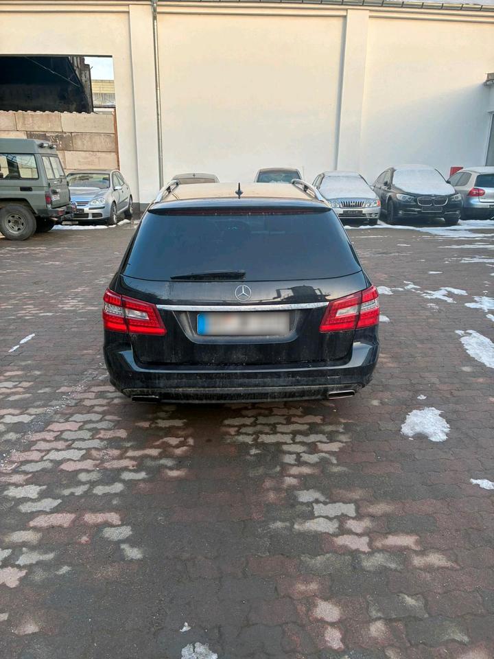 Mercedes Benz E 250 2009 — вигляд ззаду