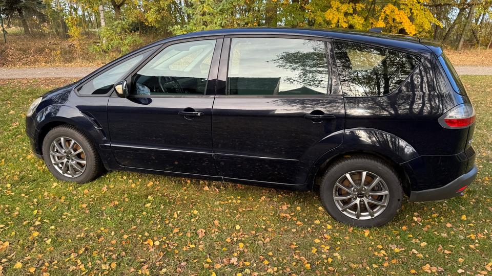 Ford S-Max 2007 — вигляд ззаду