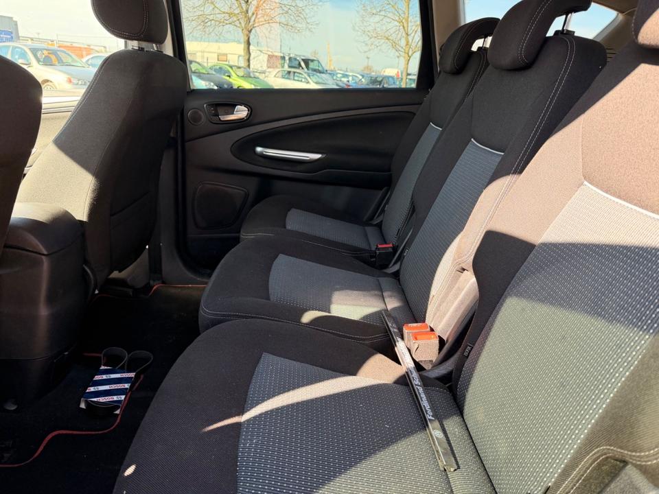 Ford S-Max 2013 — photo 12