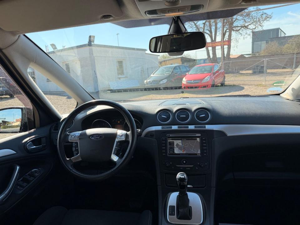 Ford S-Max 2013 — photo 16