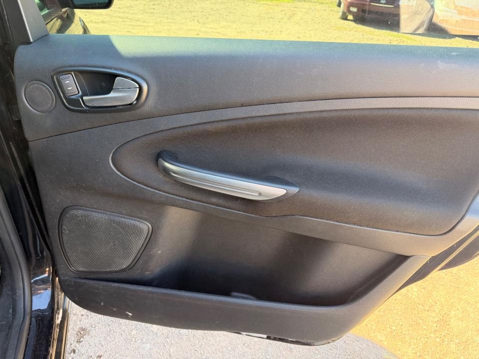 Ford S-Max 2013 — photo 23