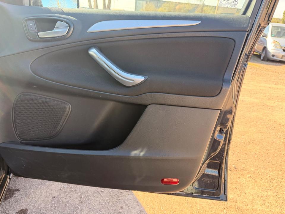 Ford S-Max 2013 — photo 25