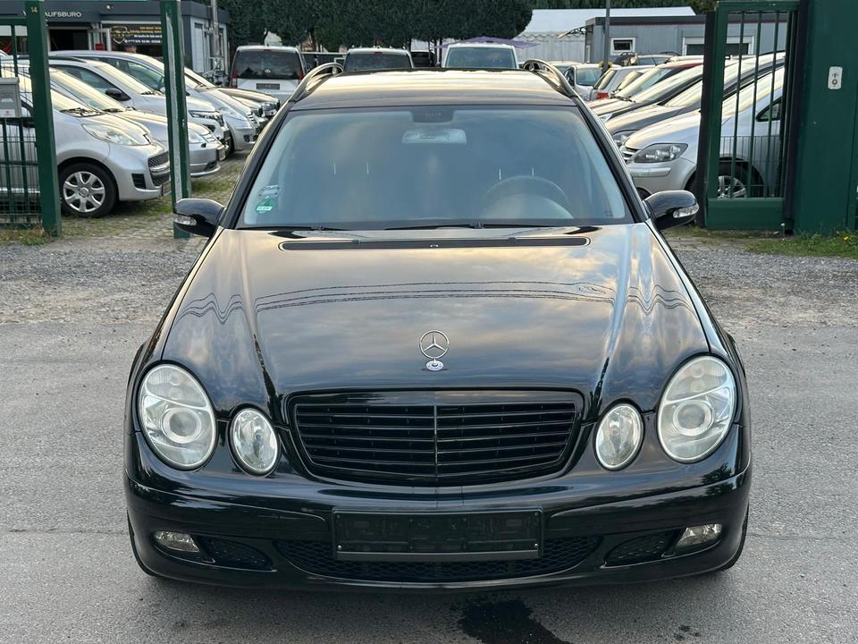 Mercedes Benz E 200 2005 — rear view