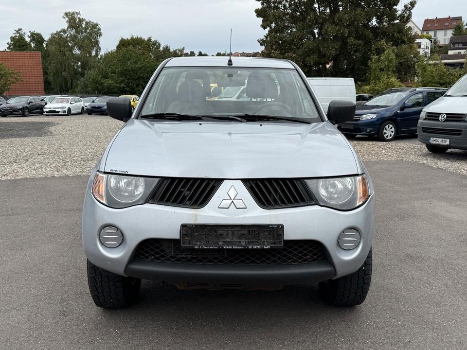 Mitsubishi L200 2006 — rear view