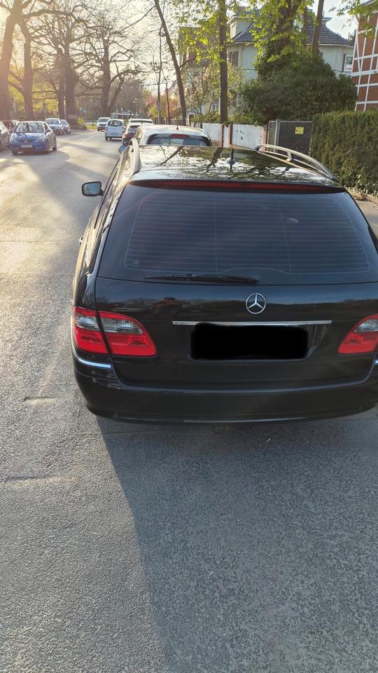 Mercedes Benz E 220 2006 — вигляд ззаду