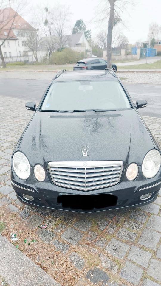 Mercedes Benz E 220 2006 — салон