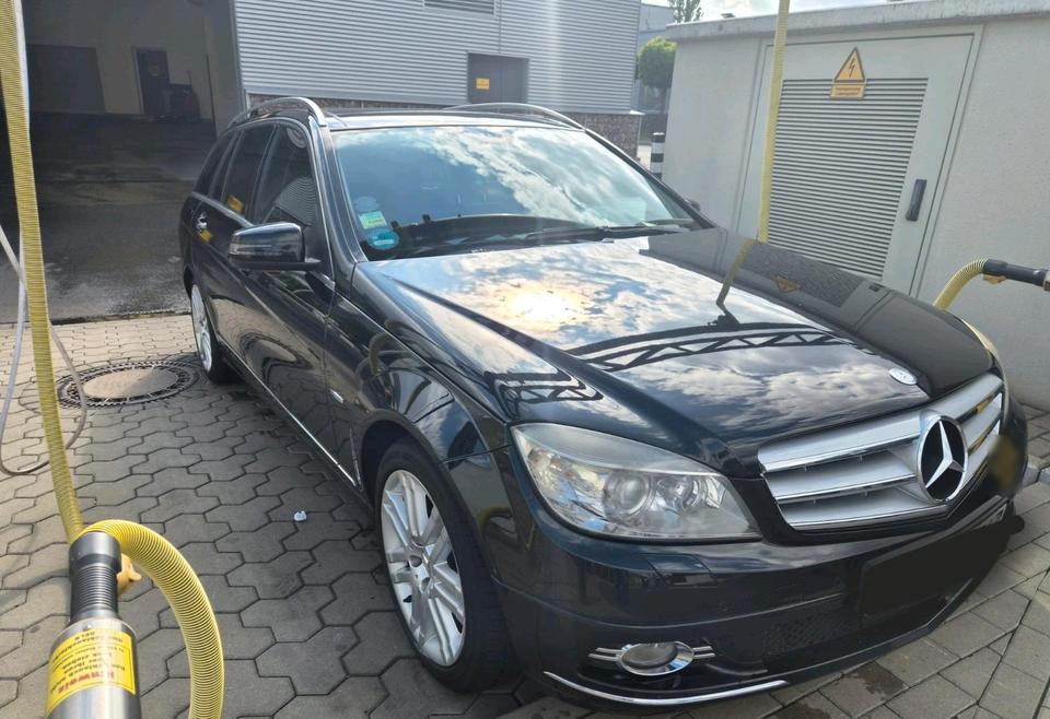 Mercedes Benz C 220 2010 — rear view