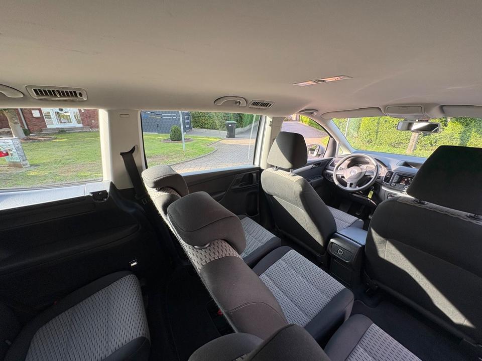 Volkswagen Sharan 2011 — photo 14