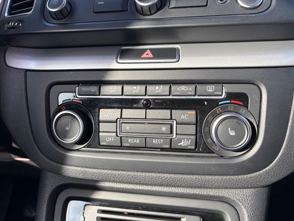 Volkswagen Sharan 2011 — photo 18