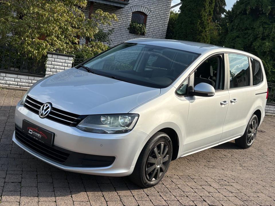 Volkswagen Sharan 2011 — rear view