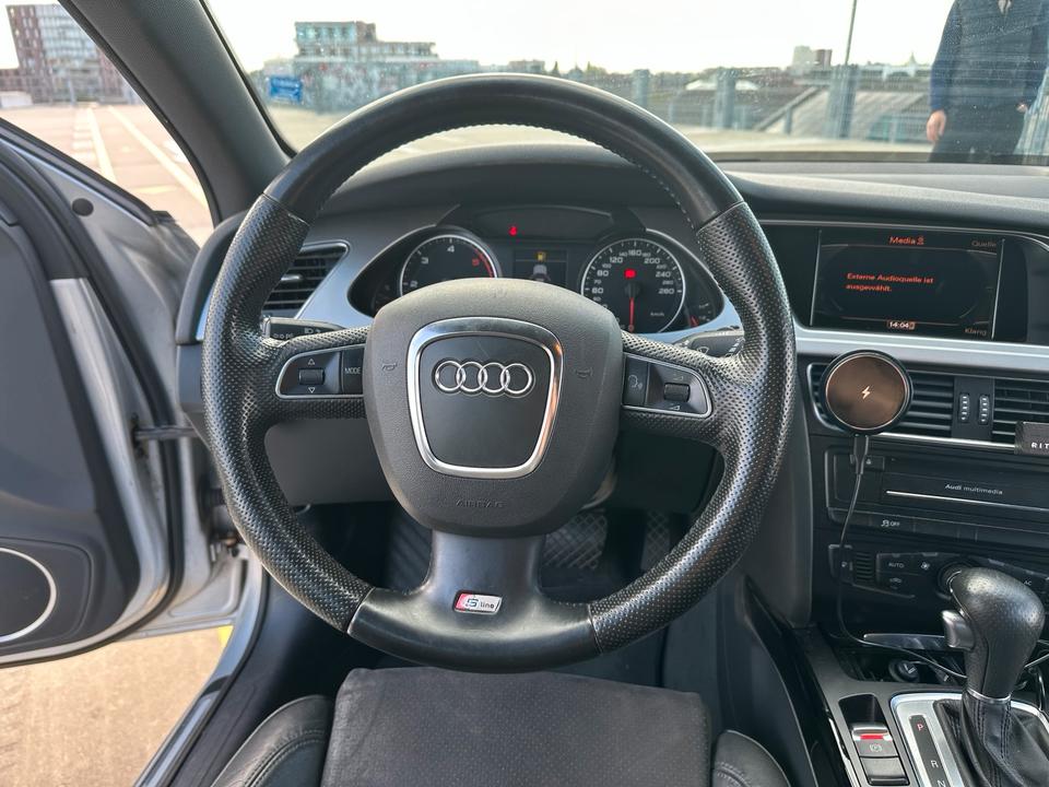 Audi A4 2011 — photo 12