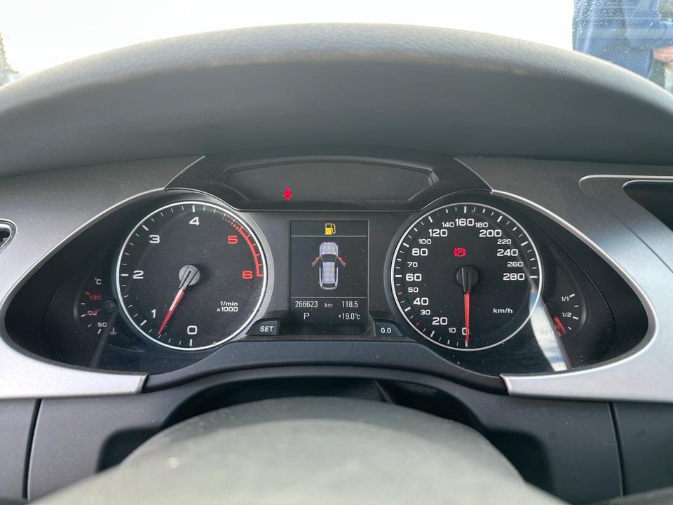 Audi A4 2011 — photo 13