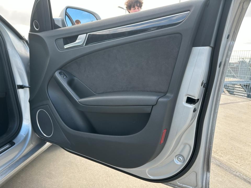 Audi A4 2011 — photo 16