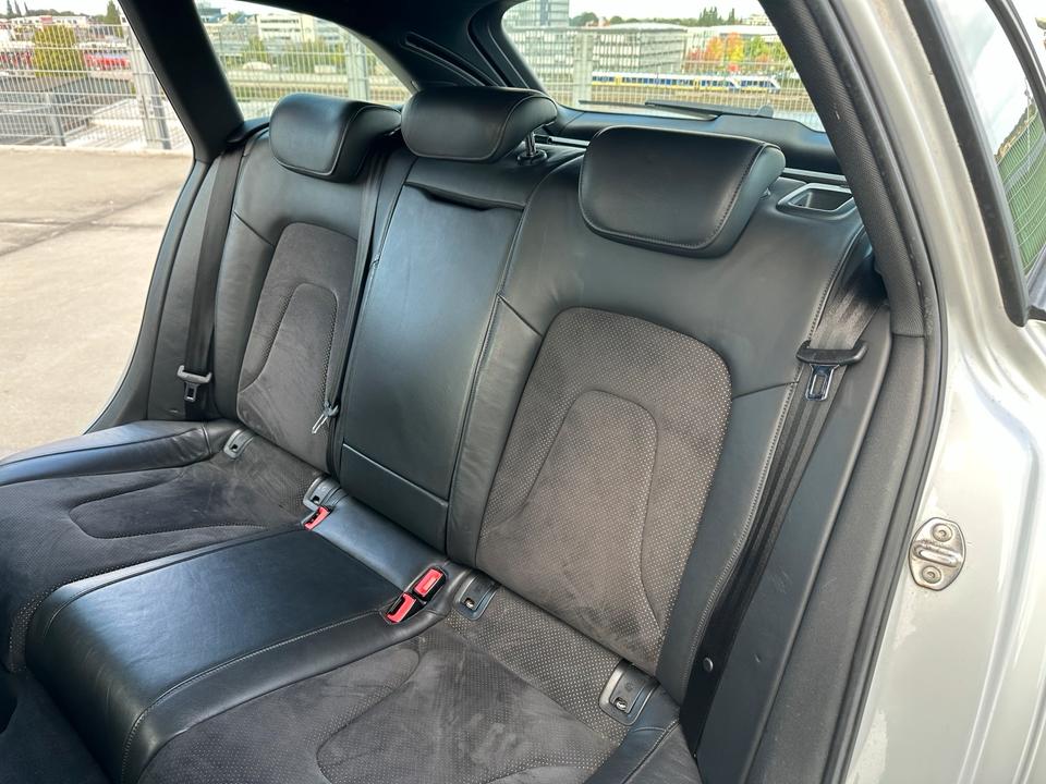 Audi A4 2011 — photo 17