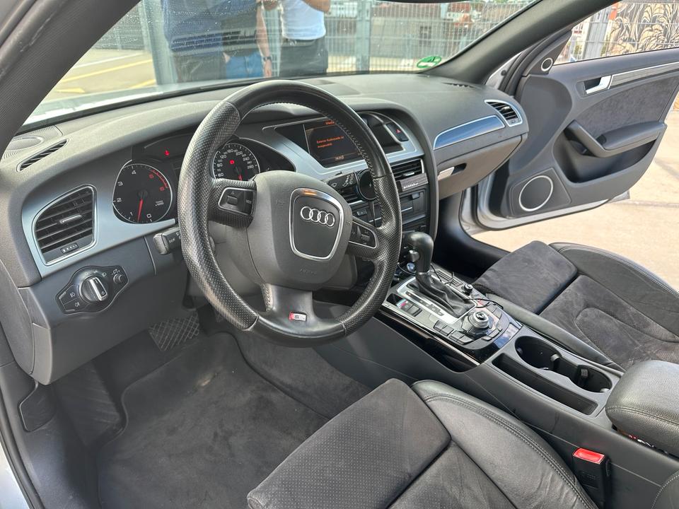 Audi A4 2011 — photo 18