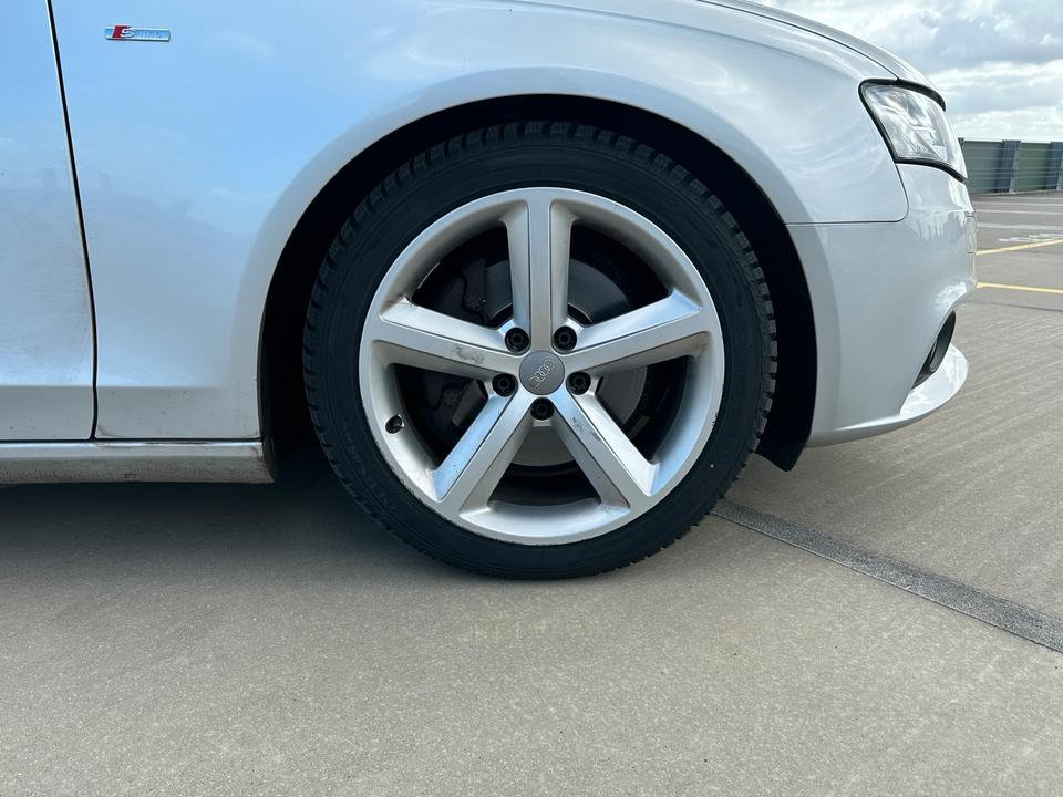 Audi A4 2011 — photo 7