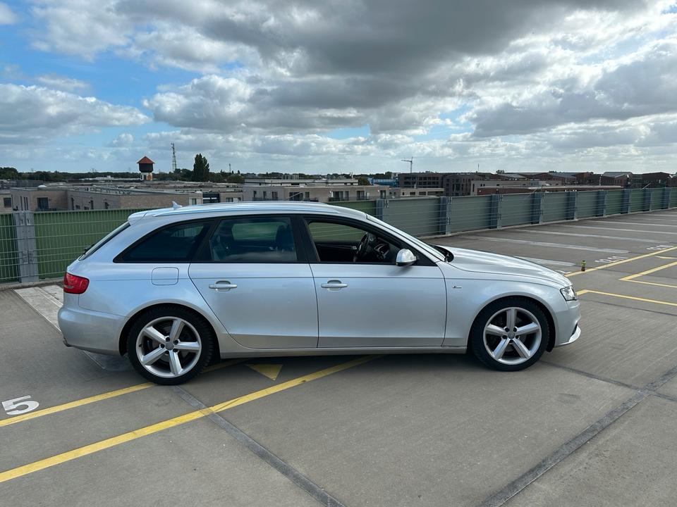 Audi A4 2011 — photo 8