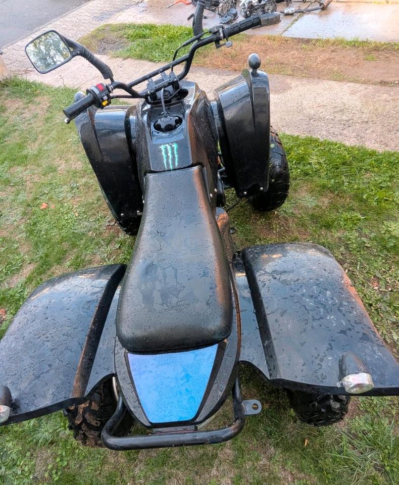 Weitere Motorräder Quad 50ccm mit Ersatzteilen 2005 — rear view