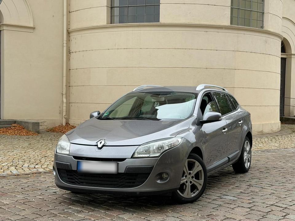 Renault Megane 2013 — rear view