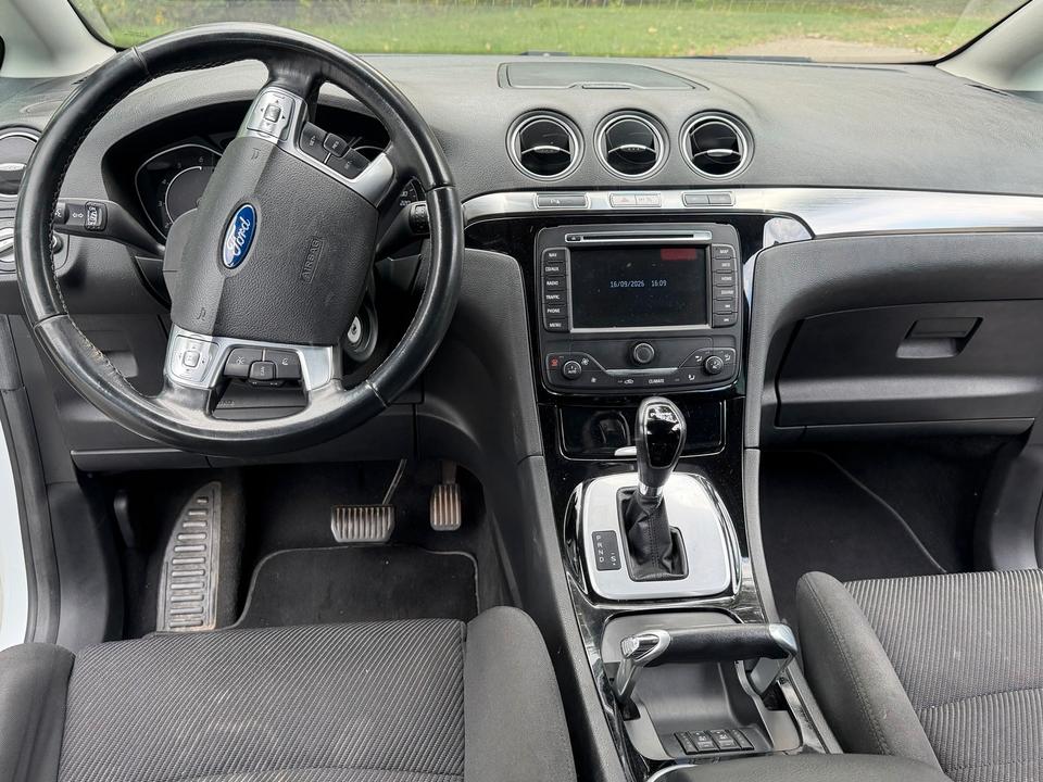 Ford S-Max 2013 — photo 10