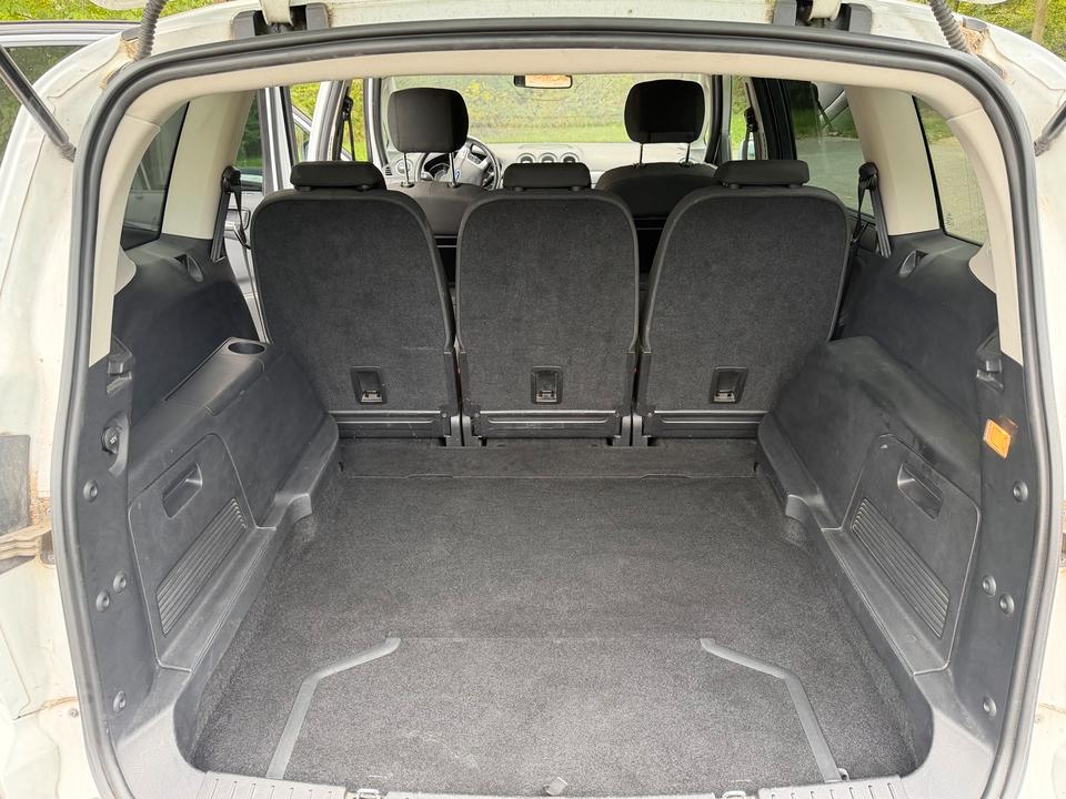 Ford S-Max 2013 — photo 13