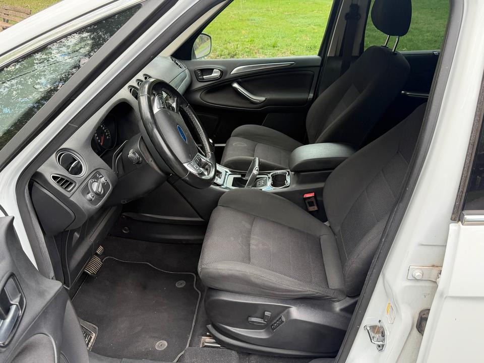 Ford S-Max 2013 — photo 14