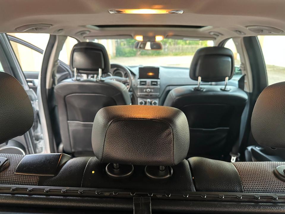 Mercedes Benz 200 2010 — photo 12