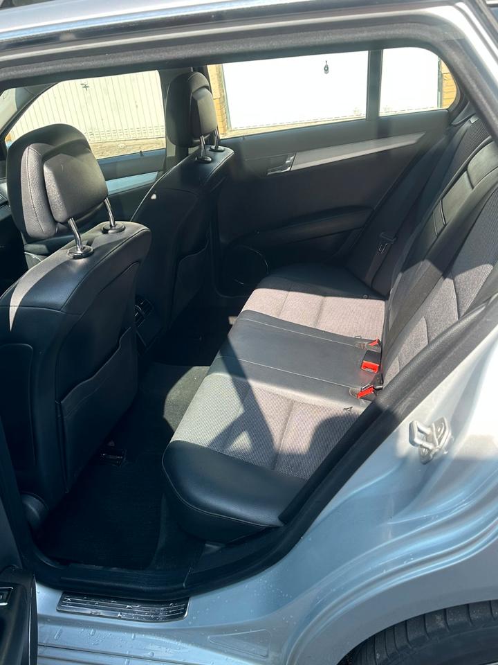 Mercedes Benz 200 2010 — photo 14