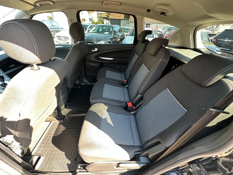 Ford S-Max 2010 — photo 12