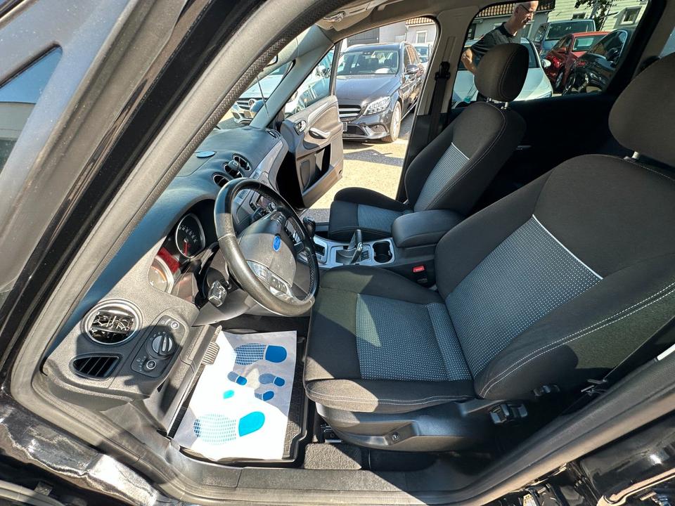 Ford S-Max 2010 — photo 9