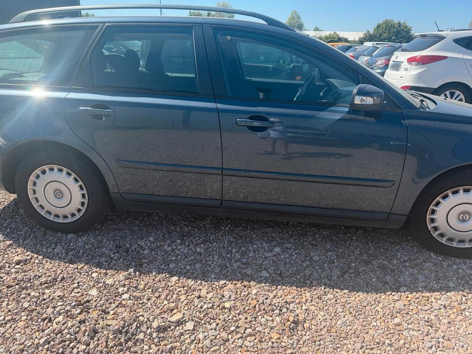 Volvo V50 2009 — rear view