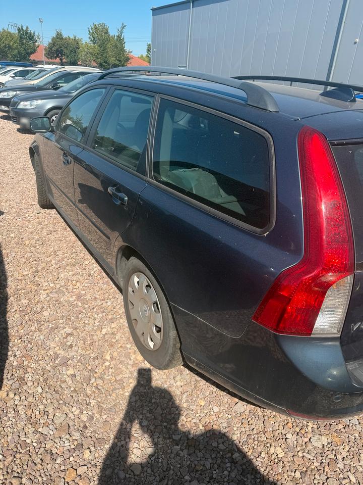 Volvo V50 2009 — engine