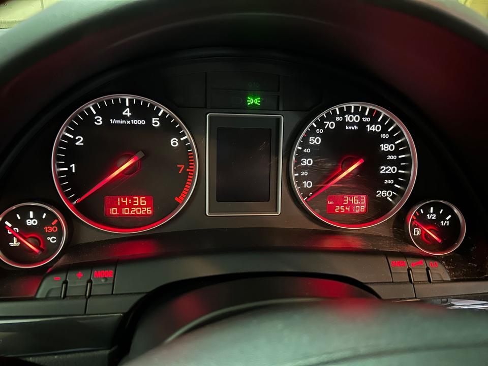 Audi A4 2005 — photo 11