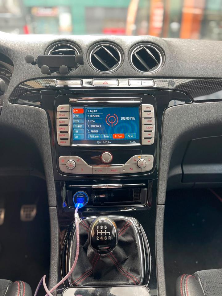 Ford S-Max 2010 — interior