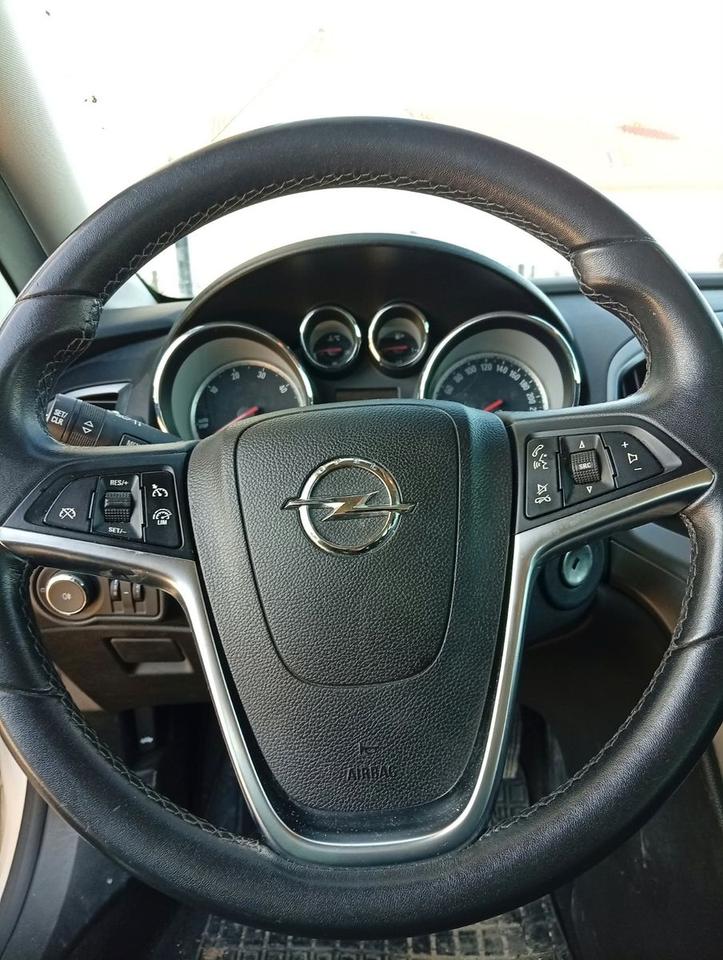 Opel Astra 2015 — engine