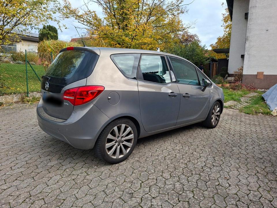 Opel Meriva 2013 — вигляд ззаду