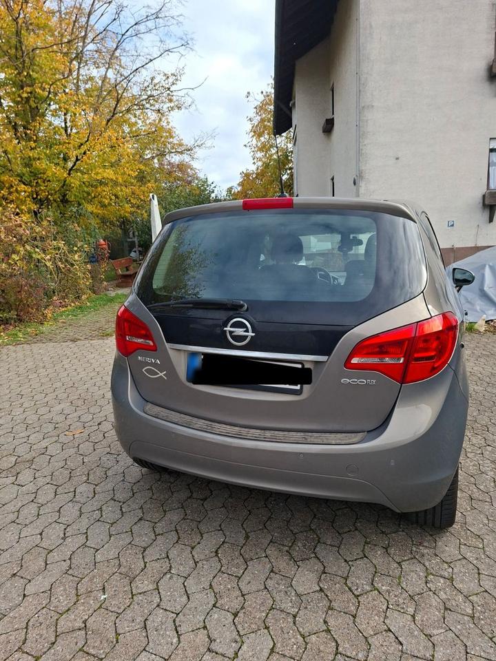 Opel Meriva 2013 — салон