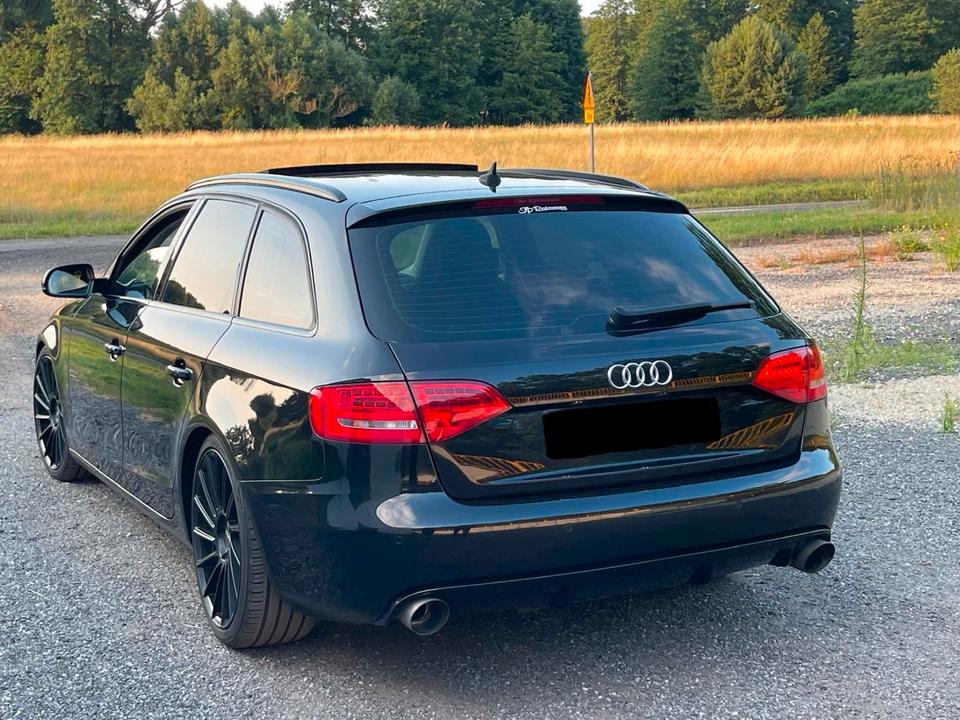 Audi A4 2011 — двигун