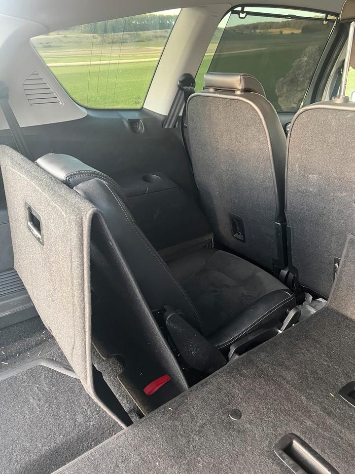 Ford S-Max 2011 — photo 8