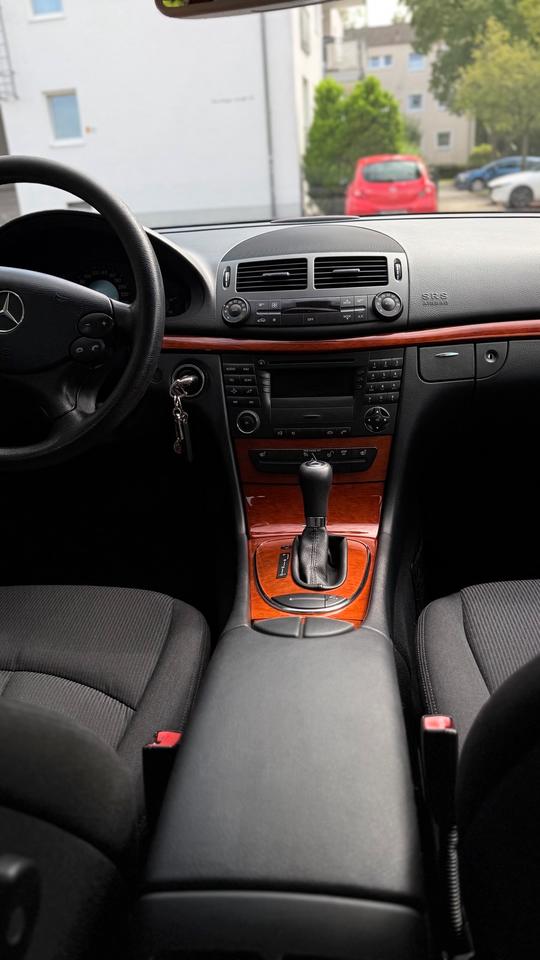 Mercedes Benz E 220 2007 — photo 11