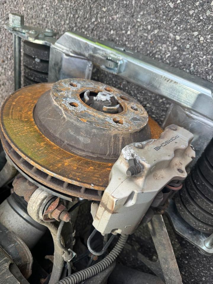 Porsche Cayenne 2004 — engine