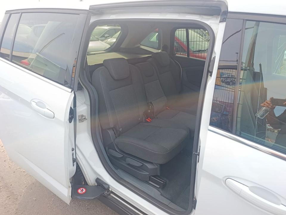 Ford Grand C-Max 2012 — photo 27