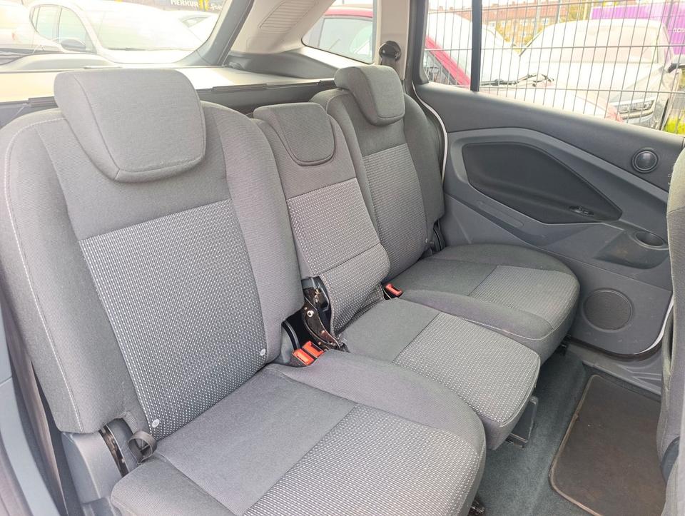 Ford Grand C-Max 2012 — photo 32