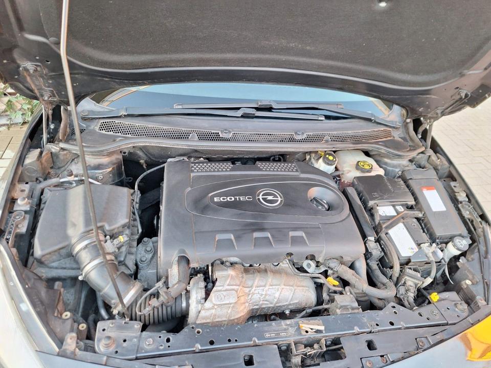 Opel Astra 2013 — photo 6