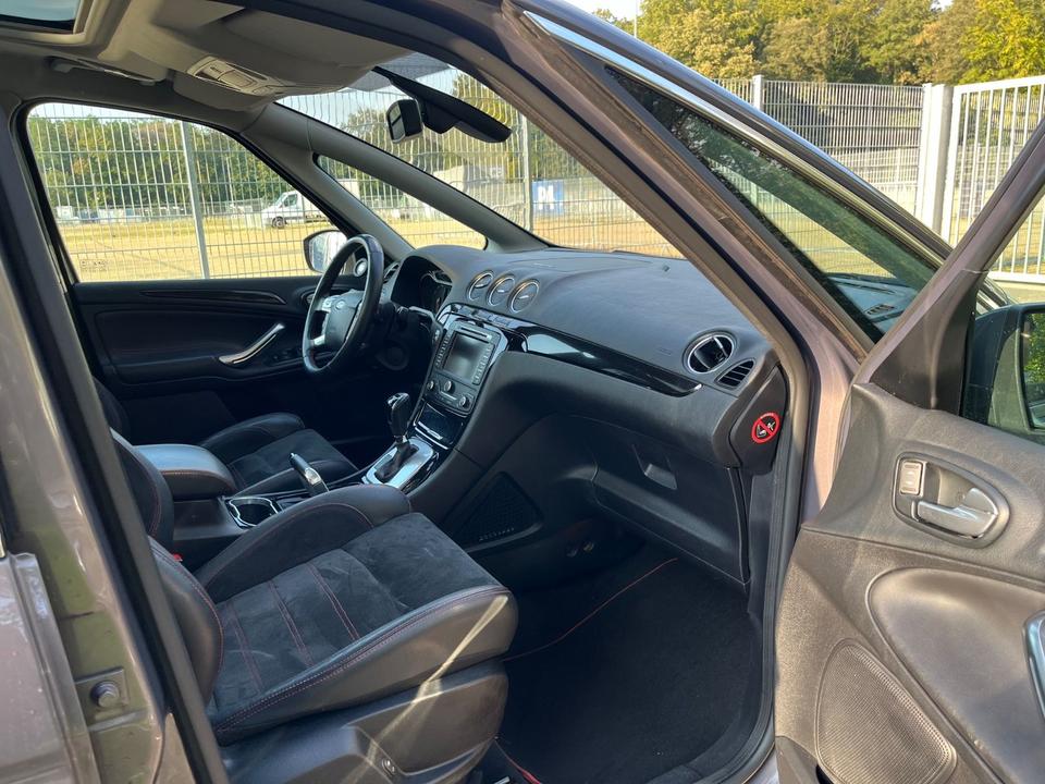 Ford S-Max 2012 — photo 11