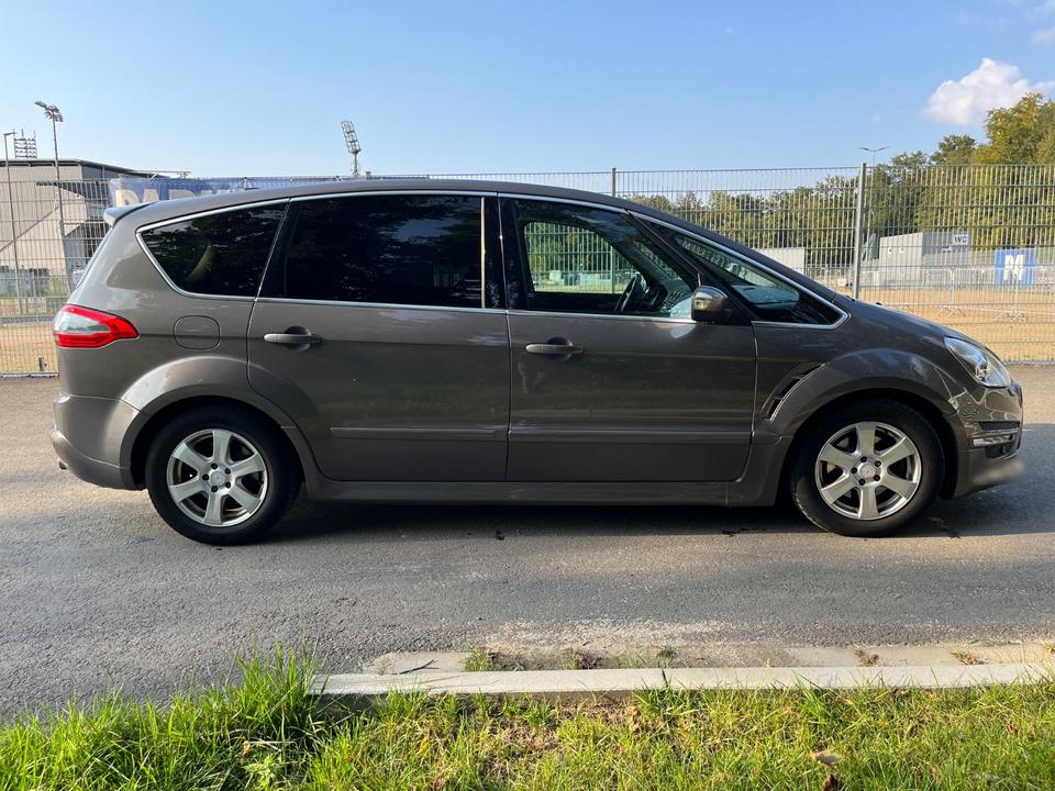 Ford S-Max 2012 — rear view