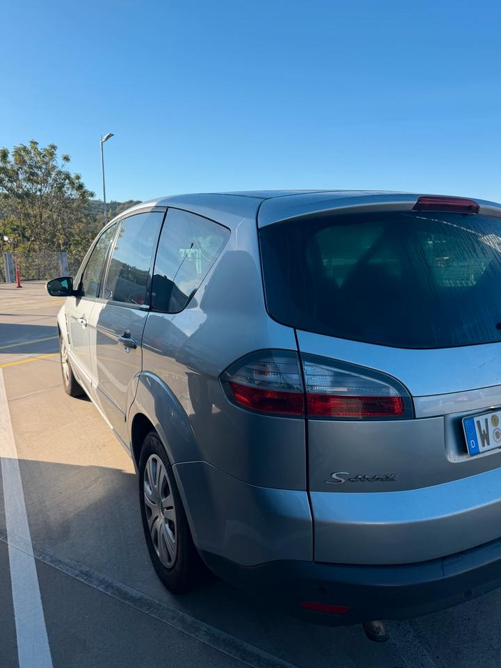 Ford S-Max 2006 — rear view