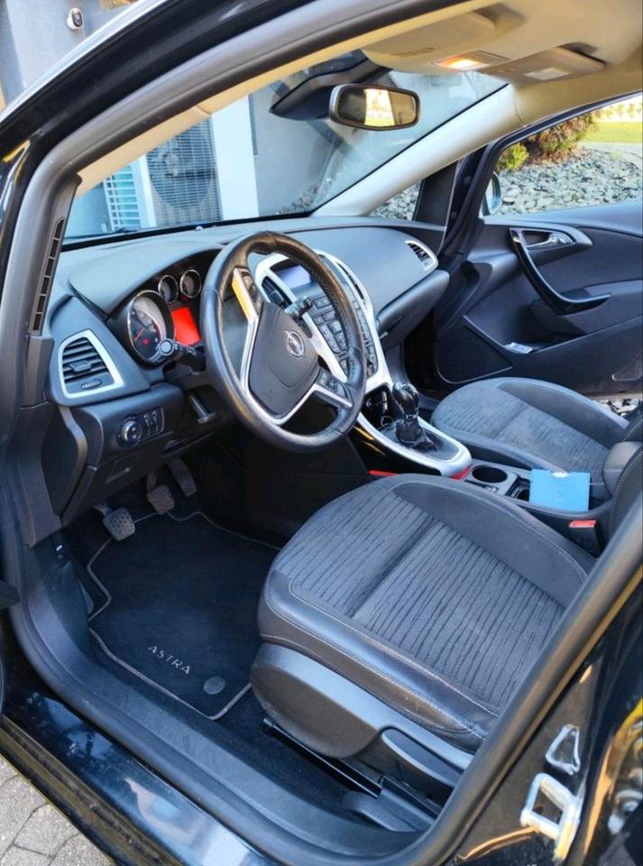 Opel Astra 2015 — двигун
