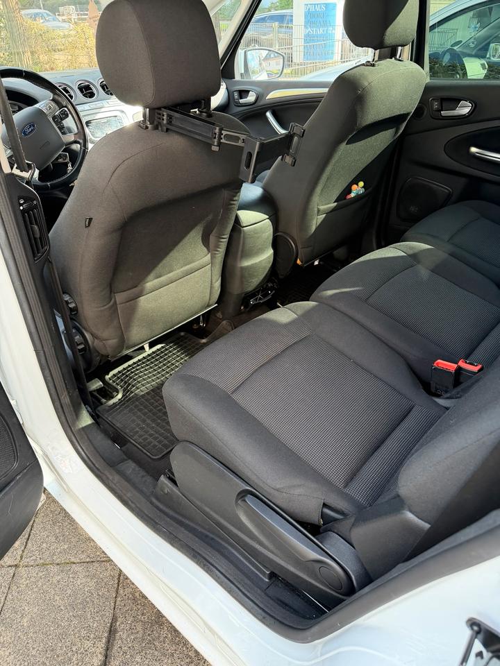 Ford S-Max 2009 — photo 13