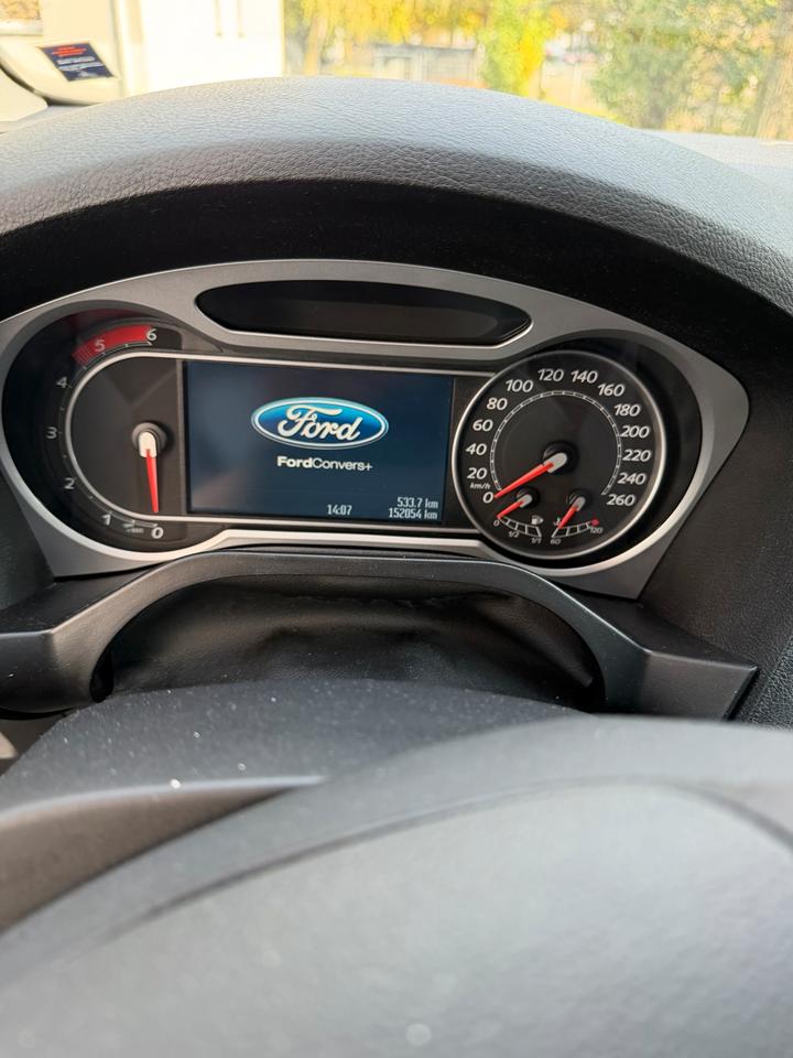Ford S-Max 2009 — interior